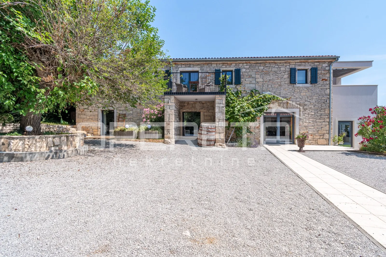 Istra, Poreč okolica-rustikalna kuća s bazenom i studio apartmanom - cover