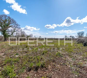 Građevinsko zemljište Kanfanar 900m2