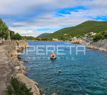 Građevinsko zemljište s objektom u prvom redu do mora, Zastražišće, Hvar - cover