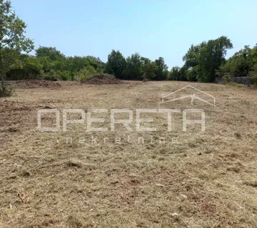 Građevinski teren 505 m² u Pinezićima (struja, voda, uredan put i vlasništvo) - cover