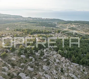 Poljoprivredno zemljište od 8172 m2, Otok Brač - cover