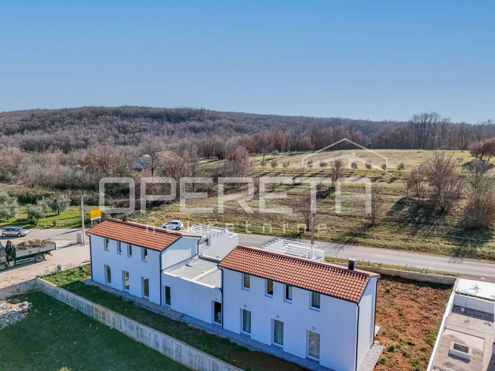 Prodaja, Kuća, Momjan, Momjan, Dvojni objekt, 231m2 - cover