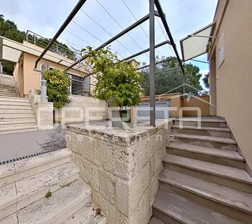 Murter- Tisno, kuća s 2 jedinice i pogledom na more - cover