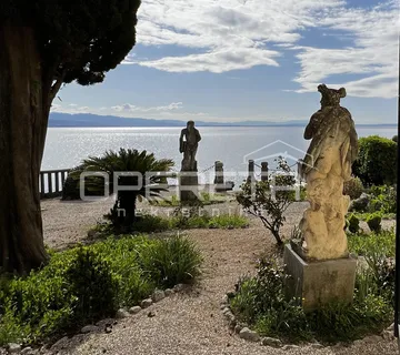 Opatija - stan u povjesnoj vili 1.red do mora - cover