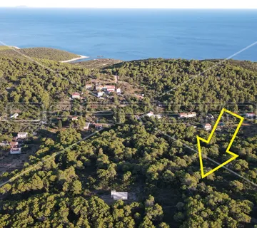 Zemljište 4.105 m2, pravilan oblik i otovoren pogled na more, otok Vis - cover