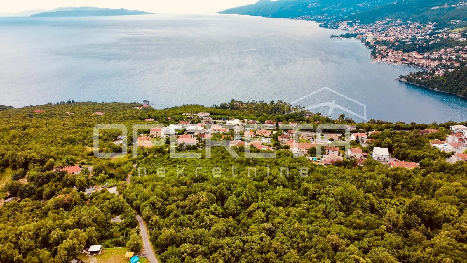Izvrsna prilika – Građevinsko zemljište s pogledom na more na opatijskoj rivijer - cover