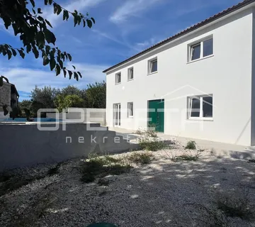 Istra, Kanfanar, kuća sa bazenom, ključ u ruke, mirna lokacija