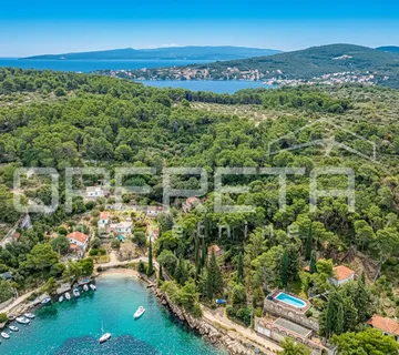 Građevinsko zemljište u 1. redu do mora, Šolta, Rogač - cover