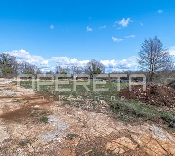 Građevinsko zemljište 796m2 Kanfanar pogled more