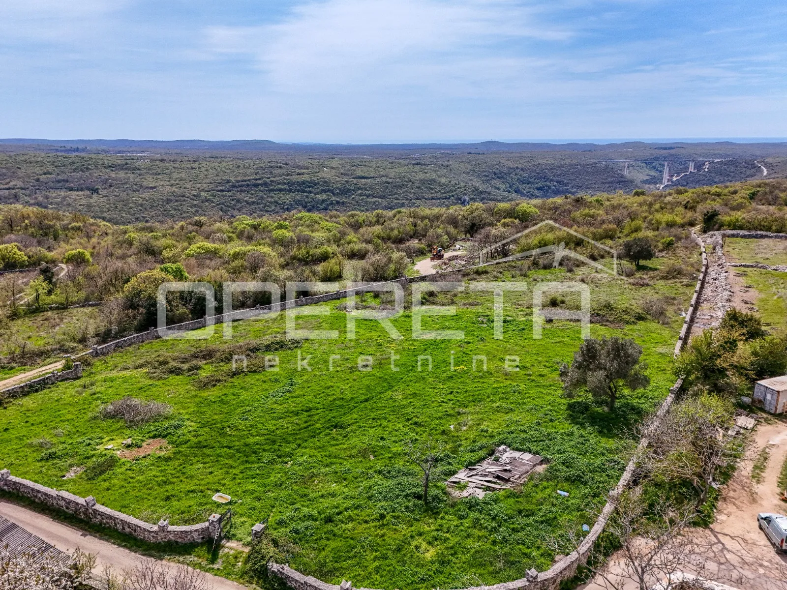 Istra, Mrgani-građevinsko zemljište s pogledom na more - cover