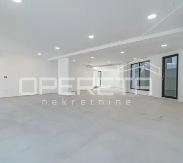 Najam, Poslovna zgrada, Umag, Umag, 112m2
