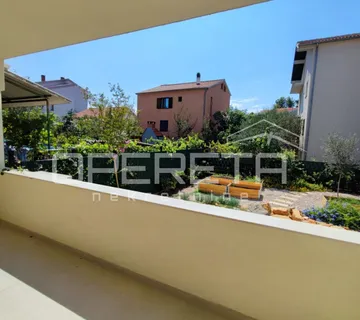 Novogradnja, 2s stan 75 m2 sa poslovnim prostorom 30 m2, vrt i garaža - Zadar