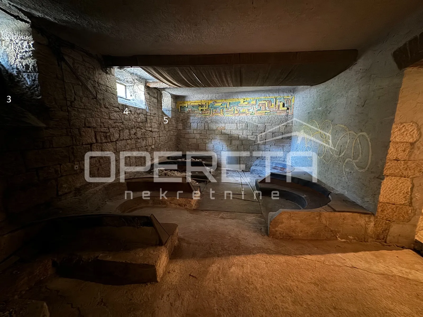 Poslovni prostor 141,50m za adaptaciju – strogi centar grada - cover