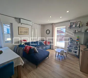 Luksuzan  stan u centru grada, 2 sobe , balkon - cover
