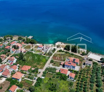 Građevinsko zemljište 40 m do mora, 625 m², Ugljan, Zadar - cover