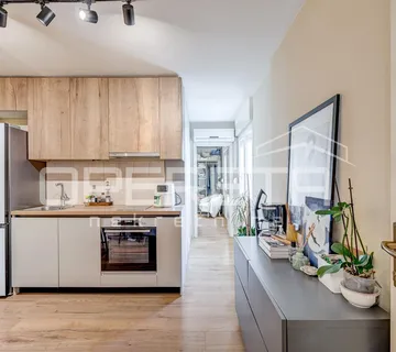 Split centar (Dobri) – 2 apartmana u jednom stanu / vrhunska investicija u srcu - cover