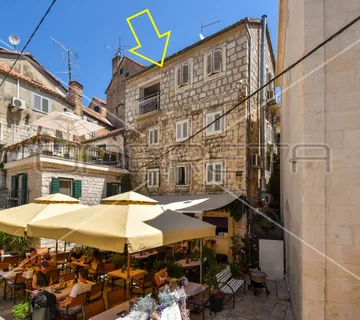 Poslovno stambena zgrada u centru stare gradske  jezgre, Split - cover