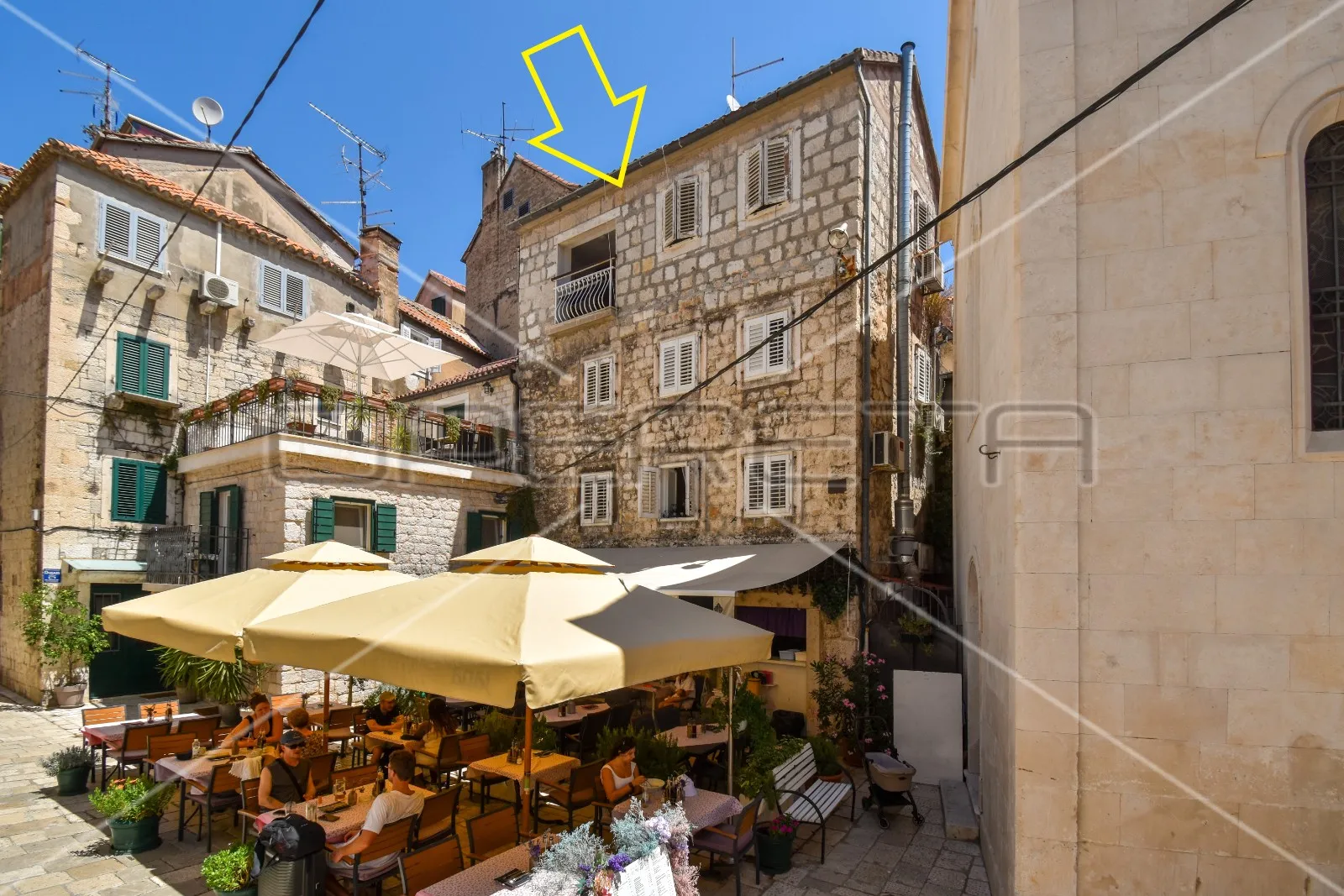 Poslovno stambena zgrada u centru stare gradske  jezgre, Split - cover