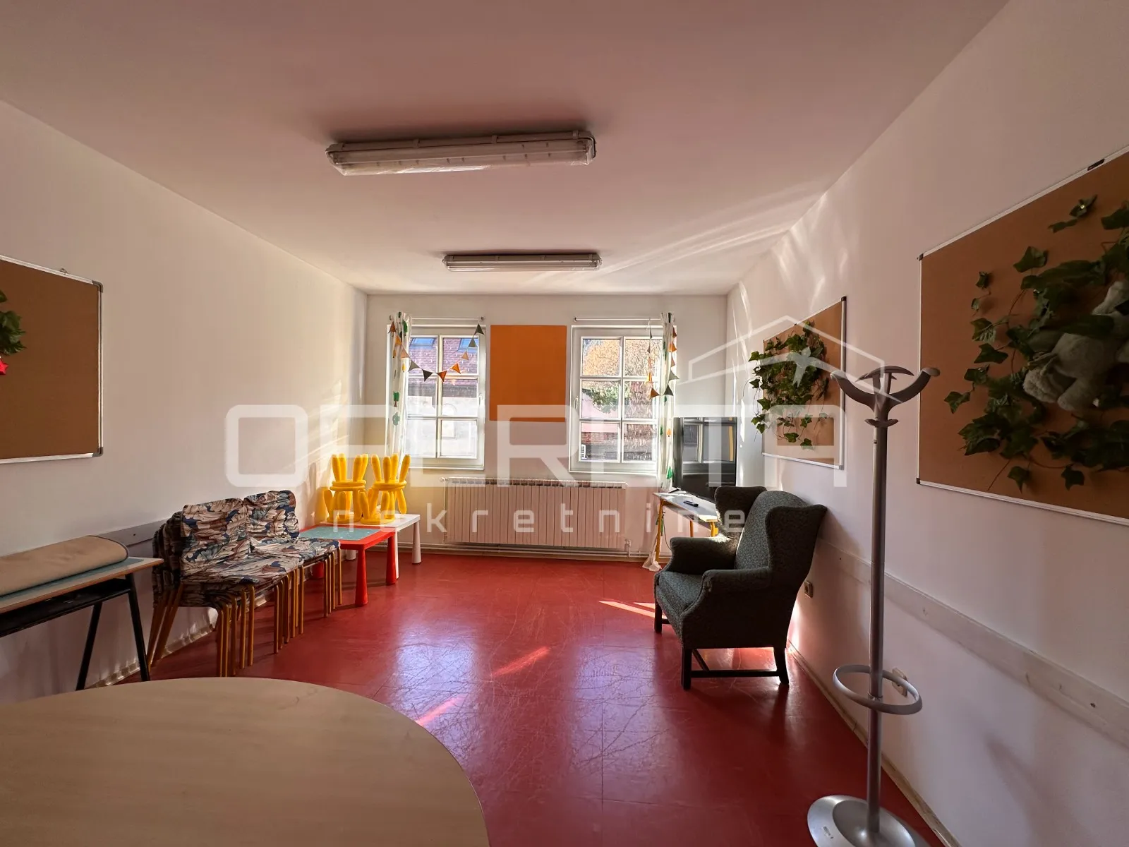 Samobor poslovni prostor 200 m2, 7 prostorija, režije uključene - cover