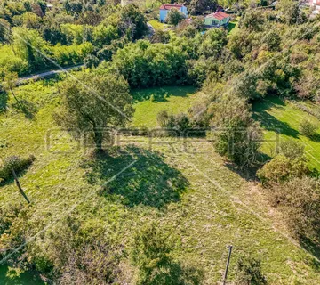 Kršan, mješovito zemljište 5.879 m2 u mirnoj zoni
