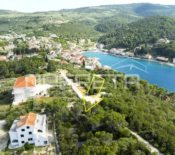 Povlja, Brač, građevinsko zemljište 400 m2 blizu mora
