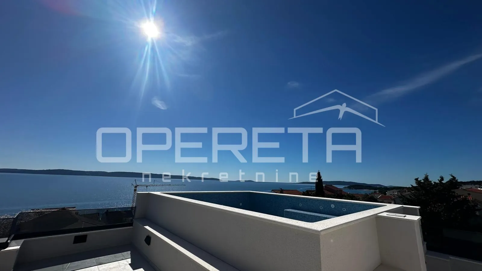 Penthouse u Okrugu Gornjem s krovnim bazenom i pogledom na more - cover