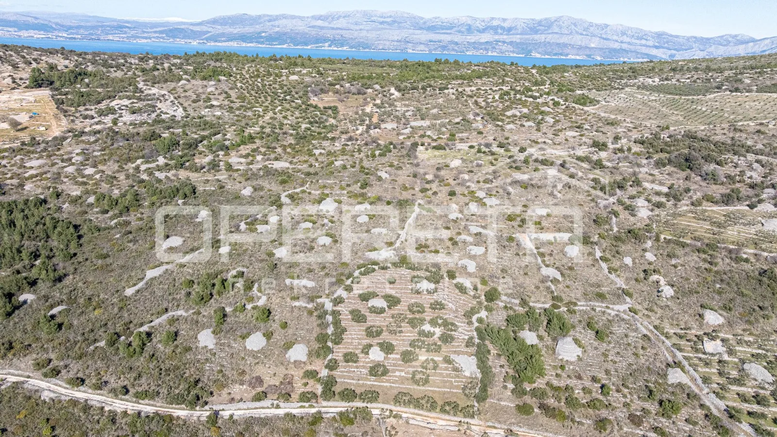 Zemljište u unutrašnjosti otoka Brača, 4112 m2, Donji Humac - cover