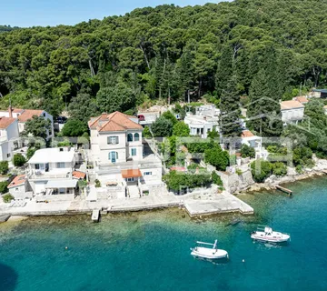 Dvije jedinice prvi red do mora, terasa i vrt, Korčula - cover
