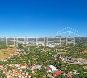 Građevinsko zemljište 1.500 m² u centru Dugopolja, 2 prilaza - cover