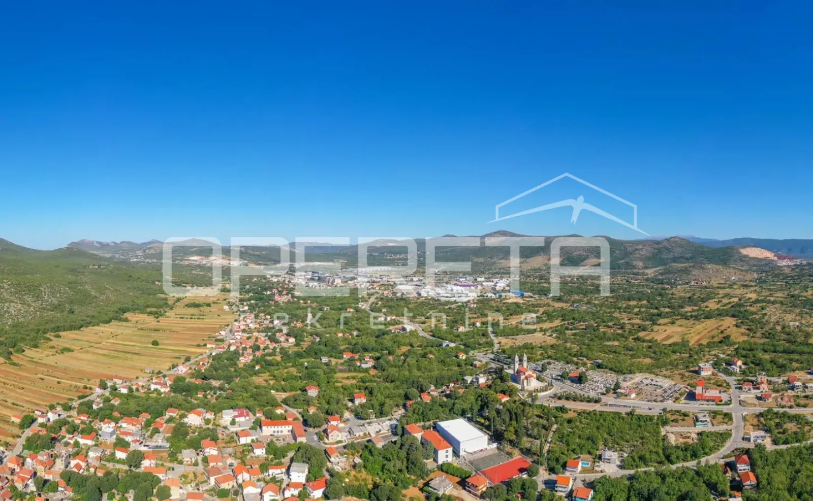 Građevinsko zemljište 1.500 m² u centru Dugopolja, 2 prilaza - cover