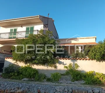 Kuća s dvije jedinice, 100m od mora - cover