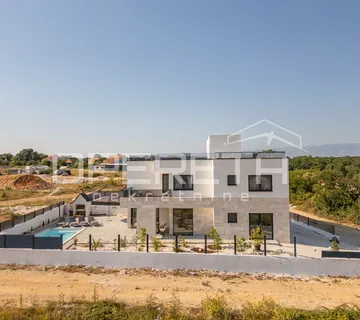Moderna vila s bazenom 217 m2, Poljica Brig, Zadar - cover