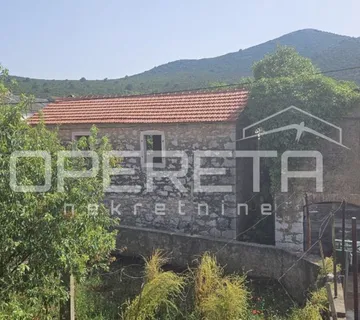 Stara kamena kuća za adaptaciju, 94 m2, Lukoran, otok Ugljan