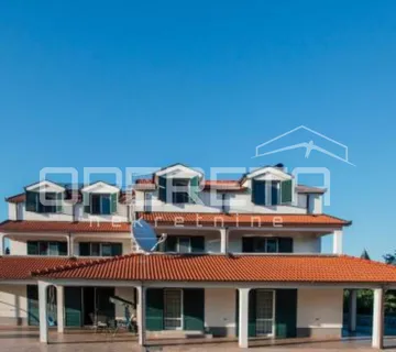 INVESTICIJSKA PRILIKA – KUĆA ZA TURISTIČKE SVRHE U CISTI PROVO - cover