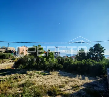 Zemljište 451 m² s dozvolom za vilu, Trogir, pogled na otok - cover