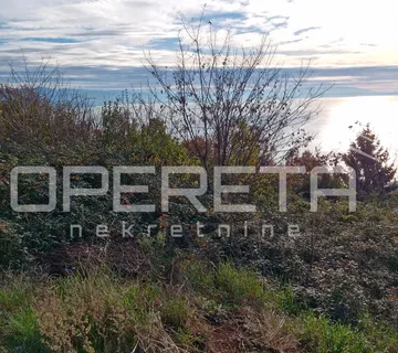 Prostrano građevinsko zemljište 1.223 m² s pogledom na more blizu Opatije - cover