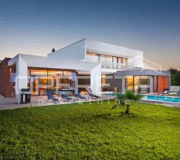 Luksuzna SMART HOME villa s Infinity bazenom 400m od mora - cover