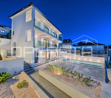 Ražanj - 1. red do mora - luksuzna vila useljiva i namještena - cover