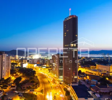 Luksuzni poslovni prostor u poslovnom neboderu, Split, 131,3 m2 - cover