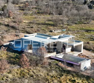 Roh-bau kuća s bazenom i wellness zonom u srcu prirode, nadomak Splita, 220 m2 - cover