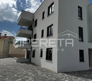 Dvosoban stan s vrtom i 3 parkirna mjesta, 200 m od mora, Petrčane, Zadar - cover