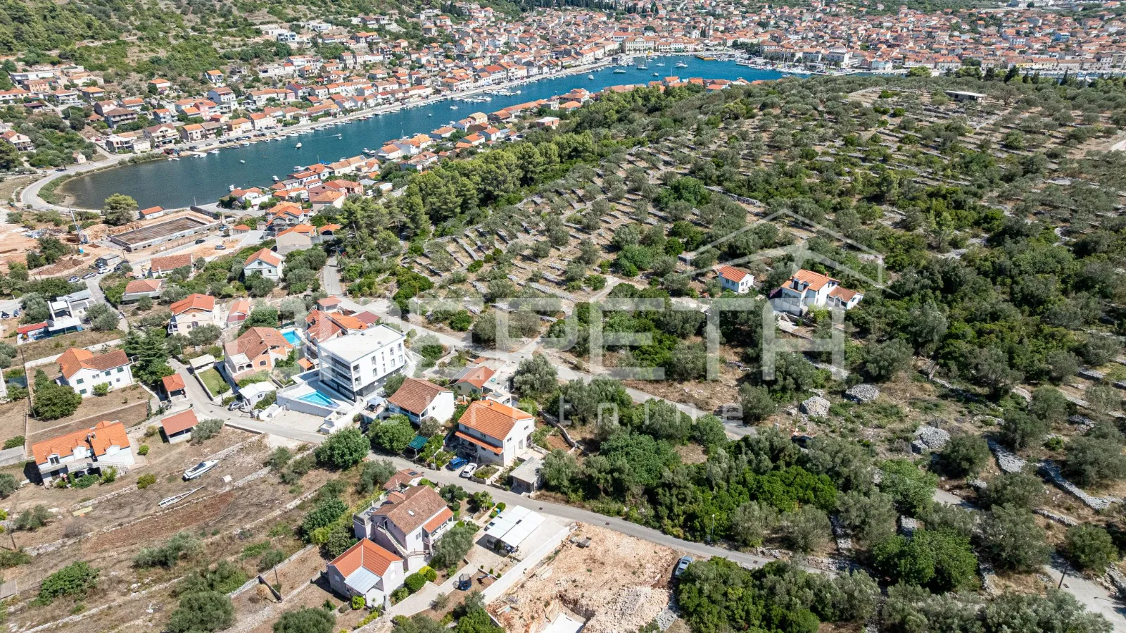 Građevinsko zemljište od 809 m2 u mirnom dijelu Vele Luke - cover