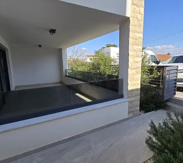 Vrhunska novogradnja u Murteru blizu mora i centra, 109 m2 - cover