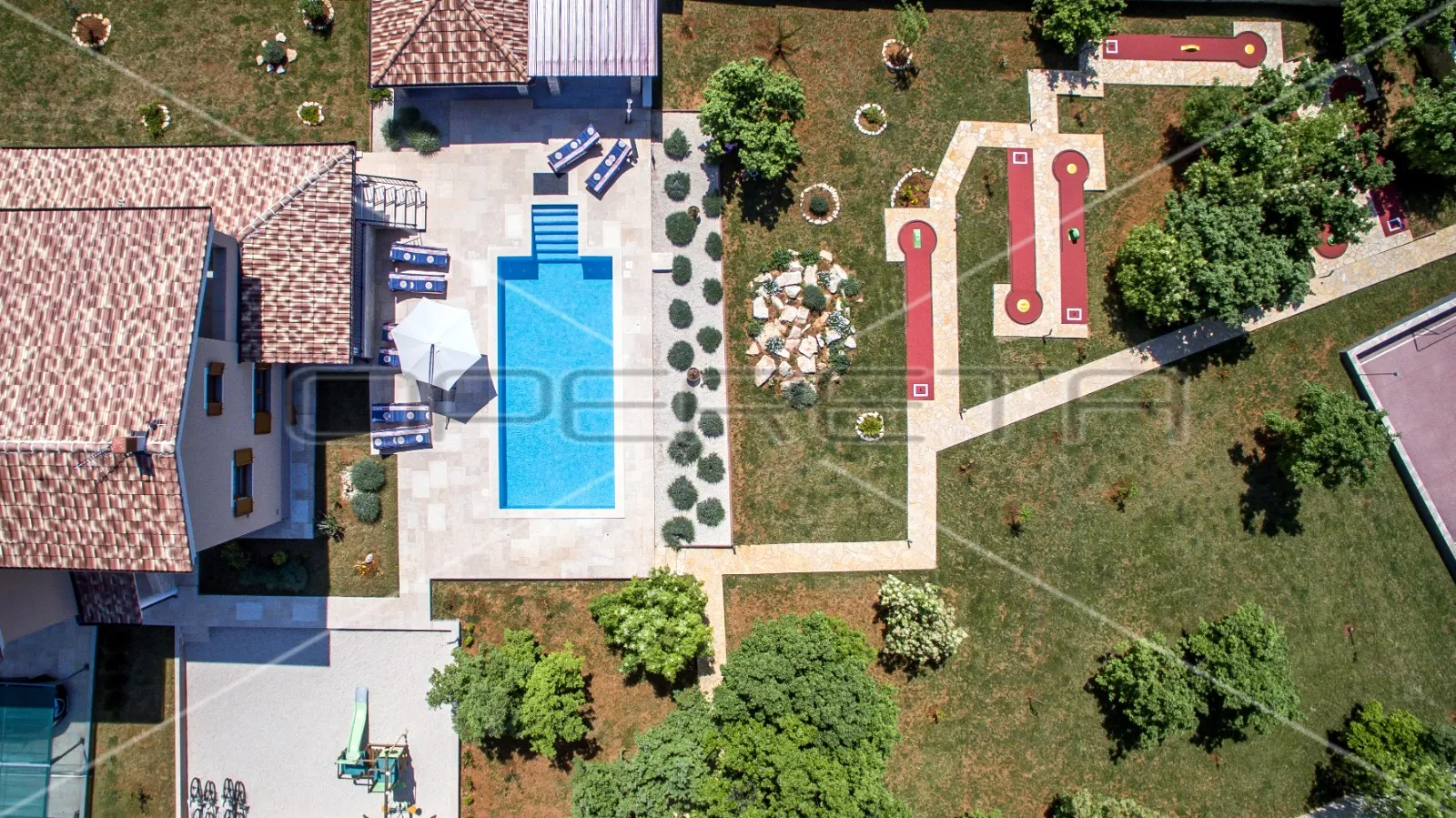 Predivna kuća za odmor s bazenom i velikom okućnicom - cover