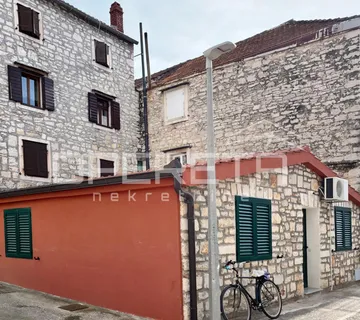 Šarm starine i blizina mora – kamena kuća u srcu Milne - cover