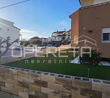 Novogradnja – kuća s 4 spavaće sobe, katnica, 210 m2, Bili brig, Zadar - cover
