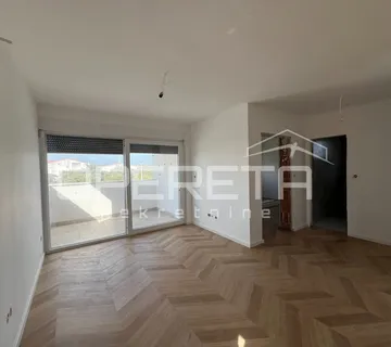 Novoizgrađeni četverosobni stan, drugi kat, 115 m², vrt, Mandre, Pag - Mandre, Kolan