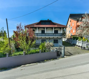 PRODAJEMO PROSTRANU OBITELJSKU KUĆU NA PARCELI OD 2.265m2 u GAJNICAMA, ZAGREB - cover