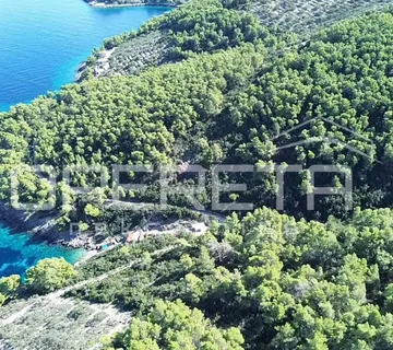 Poljoprivredno zemljiste s kućicom, nedaleko od mora, Vela Luka - cover