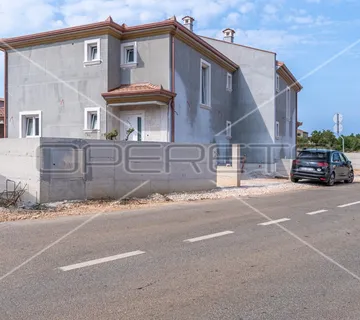 Prodaja, Kuća, Buje, Momjan, Dvojni objekt, 173m2